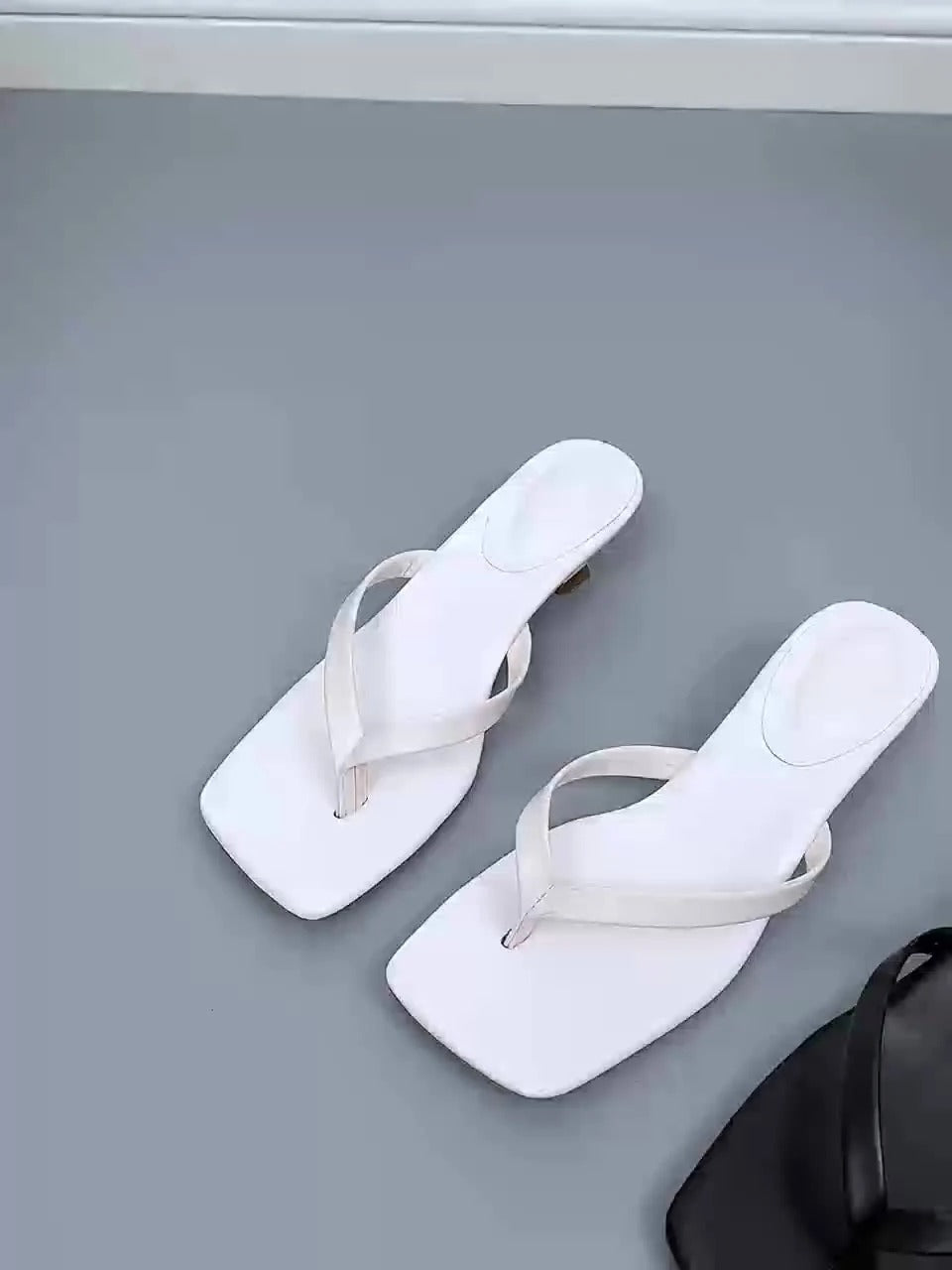 Toe-Post Kitten Heel Sandals Comfortable Low Heel Classic Design Cushioned Insole