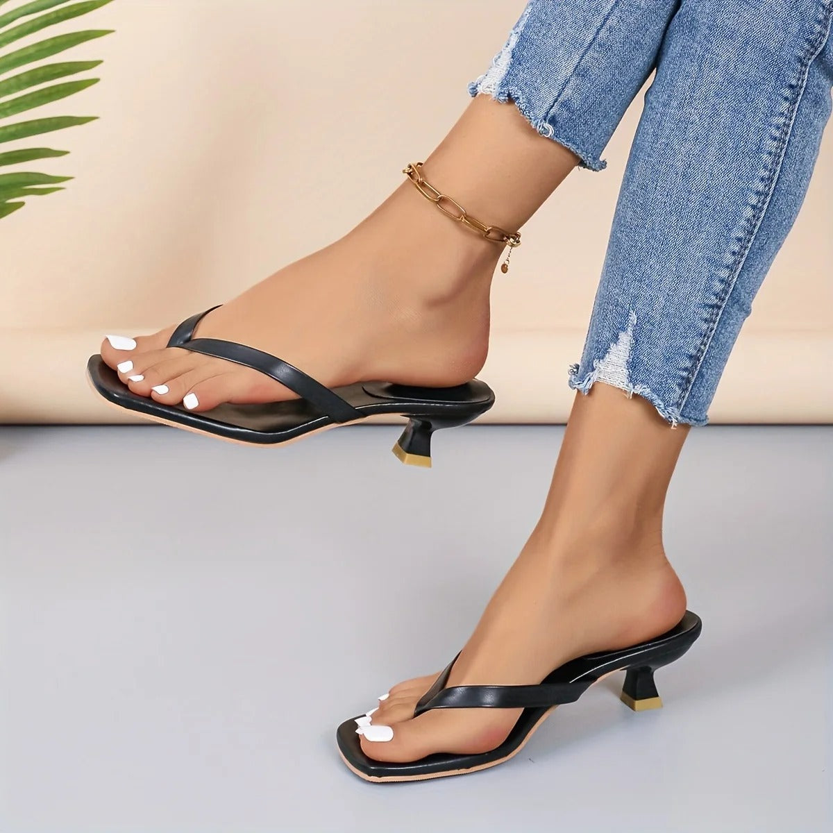 Toe-Post Kitten Heel Sandals Comfortable Low Heel Classic Design Cushioned Insole