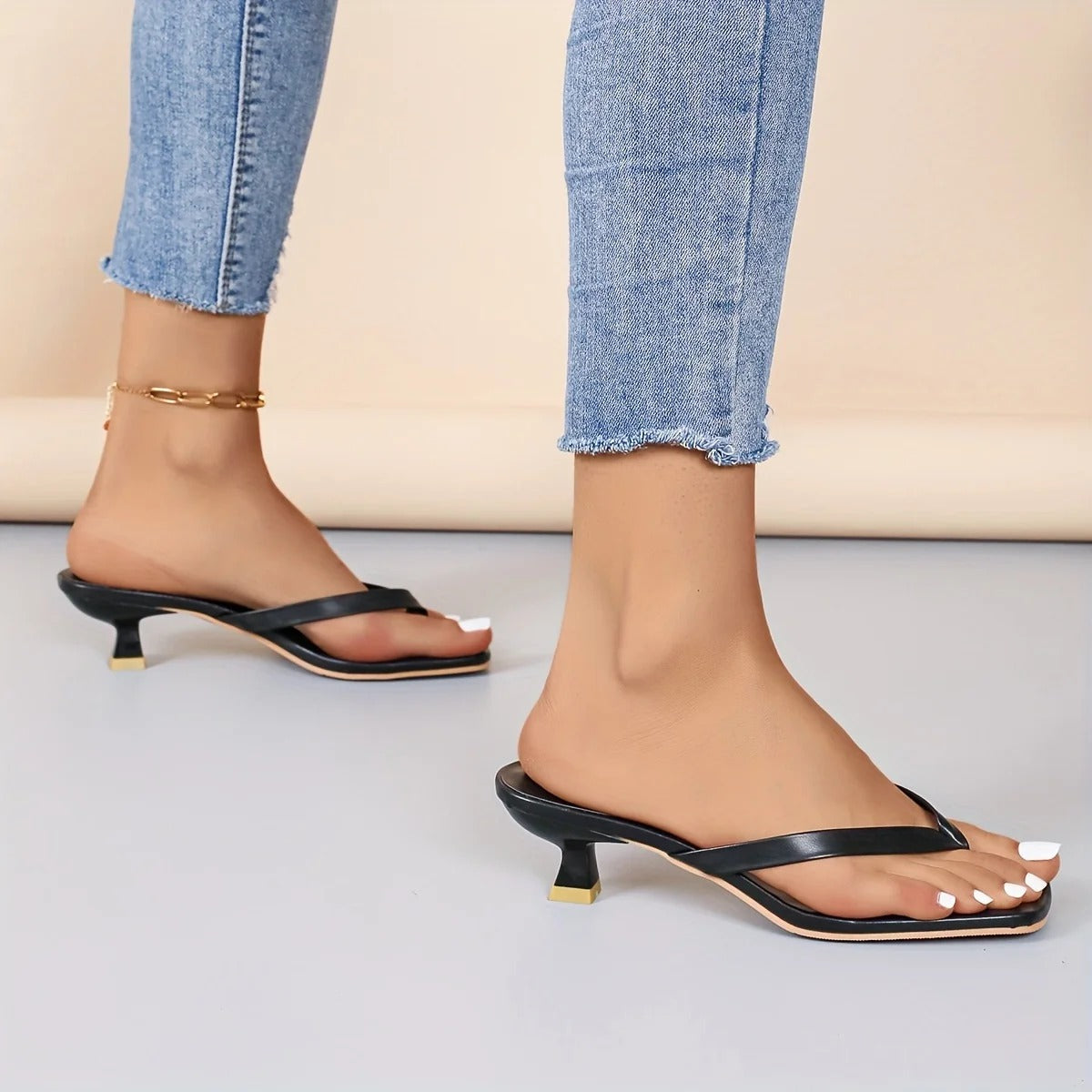 Toe-Post Kitten Heel Sandals Comfortable Low Heel Classic Design Cushioned Insole